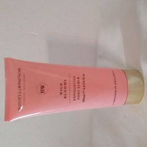 Russell Windsor Wild Blooms Exfoliating  Foot Scrub 6.8 fl oz